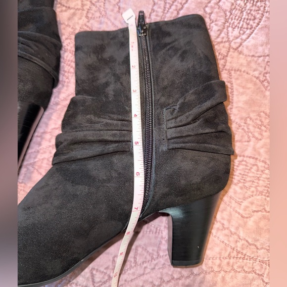 Van Eli Black Suede Heeled Boots - Picture 13 of 15